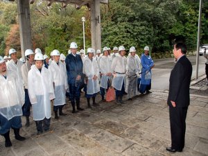 伊勢神宮献納行事 神宮司廰・庭木手入れ