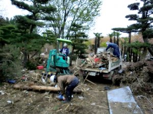 宮城県岩沼市の民家の瓦礫撤去を実施